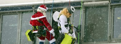 Weihnachtliche Überraschungsaktion der FALLNEDA Deutschland GmbH am Klinikum Freising